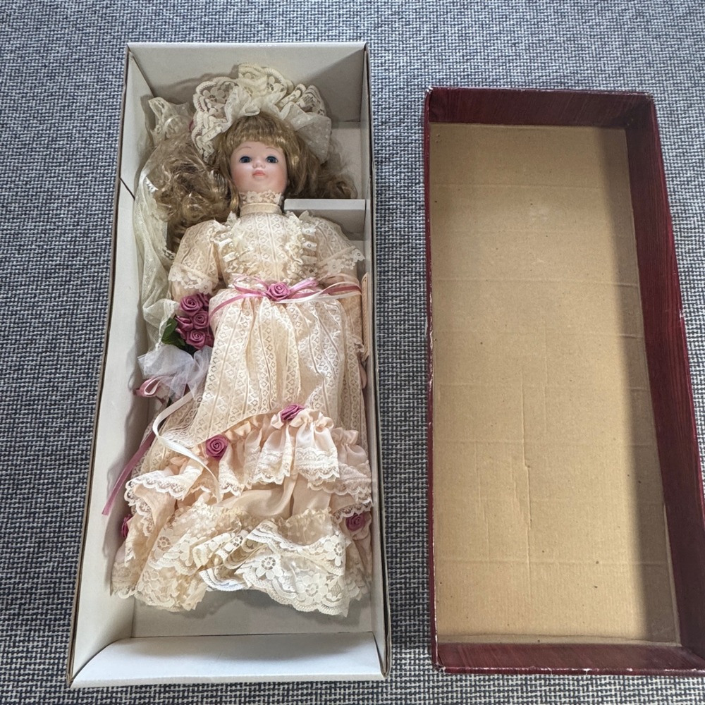 Dynasty Doll Collection Bride Porcelain Doll Vintage Lace Gown Pink Roses Boxed
